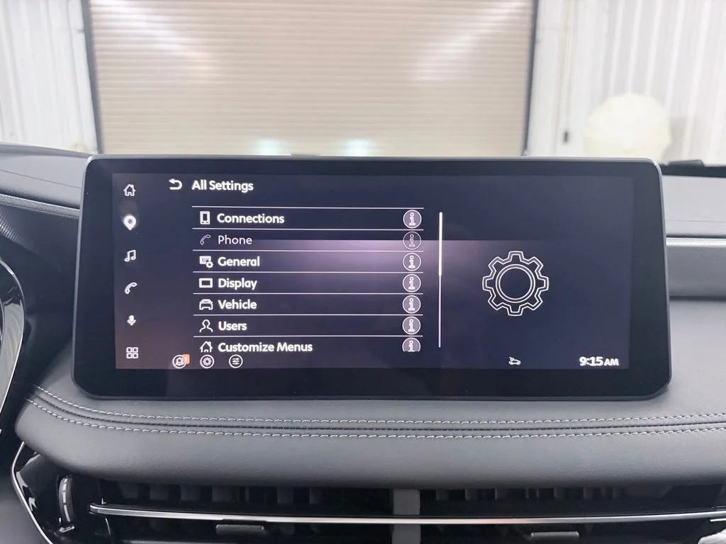 New 2027 2T RAD WHT INFINITI Sport AWD image 27