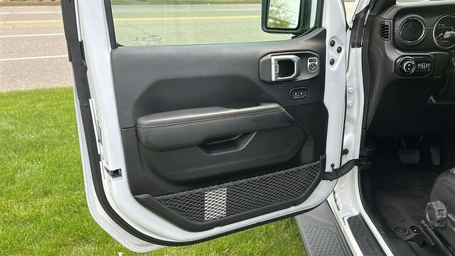 Used 2022 White Jeep Overland image 9