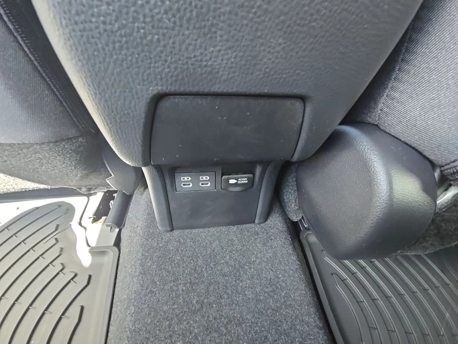 New 2025 Wind Chill Pearl Toyota SE image 27