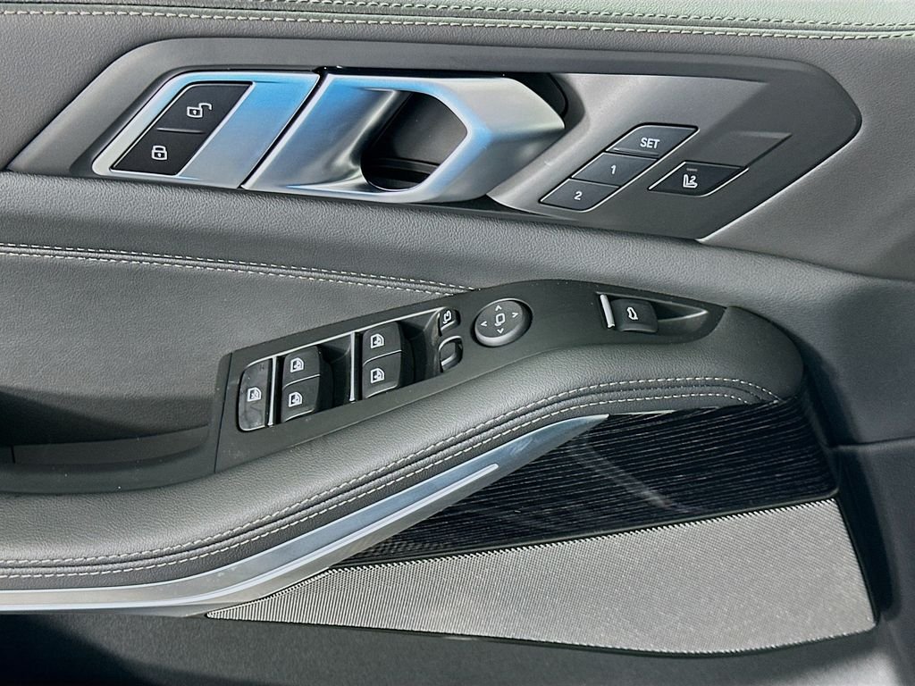 New 2026 Black Sapphire Metallic BMW sDrive40i image 20