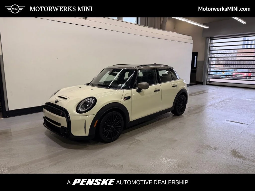 2023 MINI Hardtop Cooper S's photo