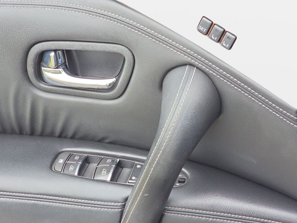 Used 2017 White Nissan Platinum image 28