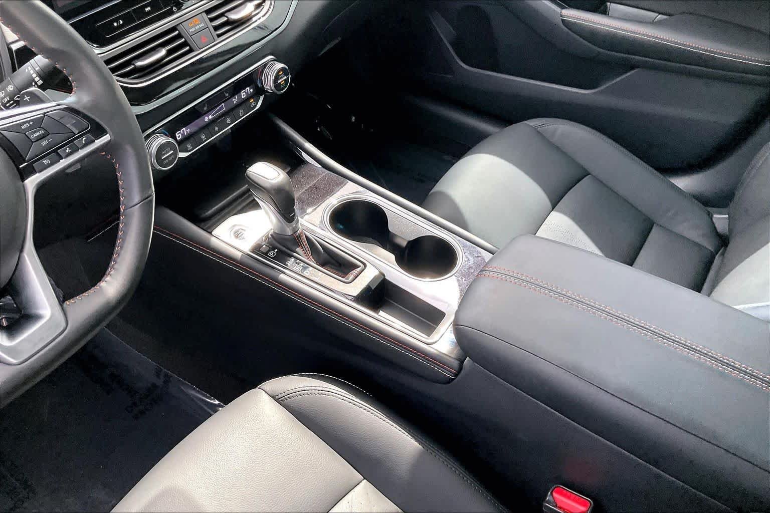 2025 Nissan Altima SR - Photo 17