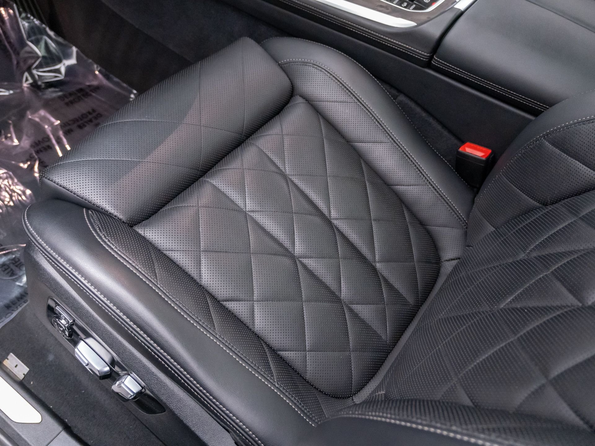 Used 2024 Black BMW xDrive40i image 15