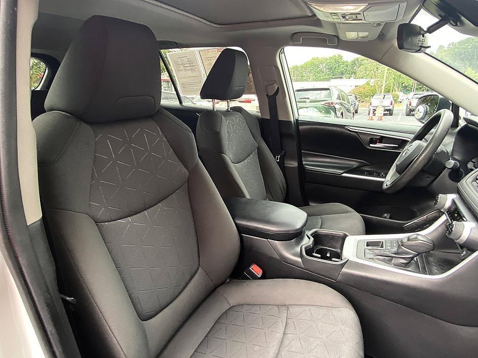Used 2022 White Toyota XLE image 22