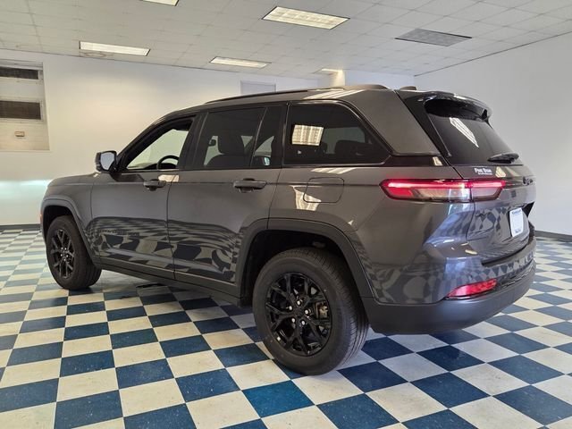 Used 2024 Gray Jeep Altitude image 5