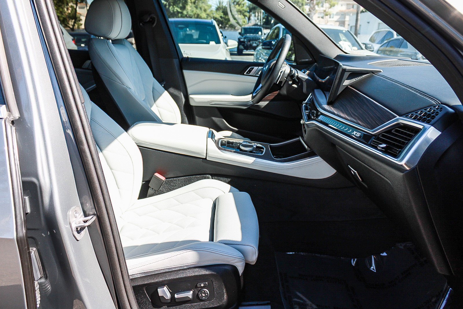 Used 2024 Skyscraper Grey Metallic BMW sDrive40i image 17