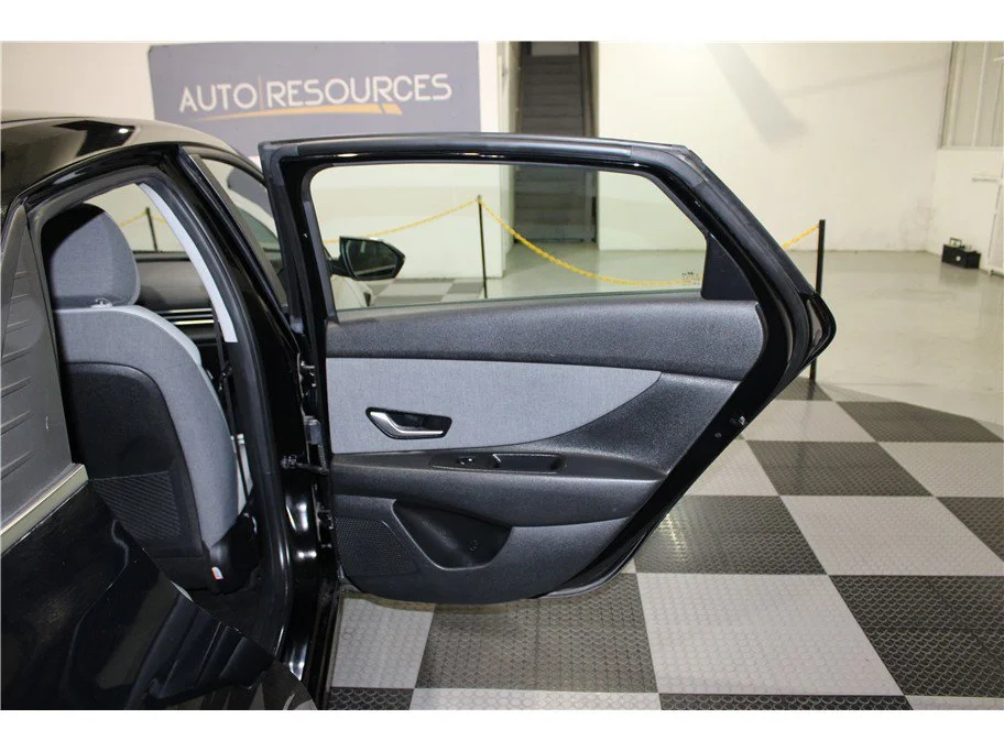 2023 Hyundai Elantra Limited - Photo 23