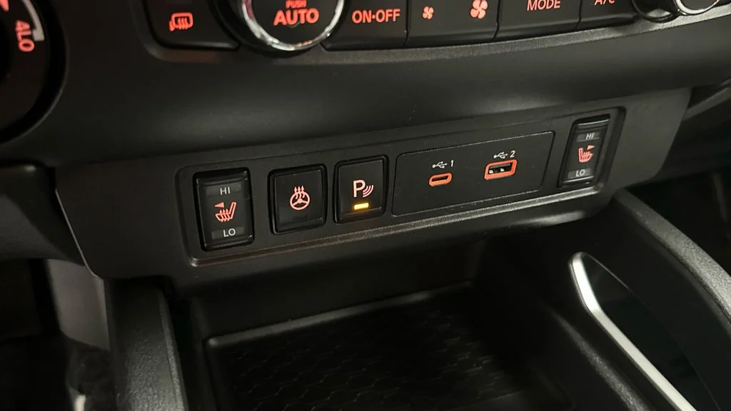 Used 2022 Gray Nissan SV image 27
