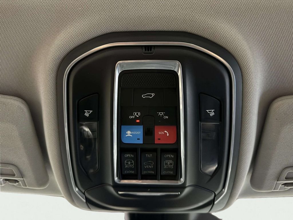Used 2022 White/off-white Jeep Limited image 22