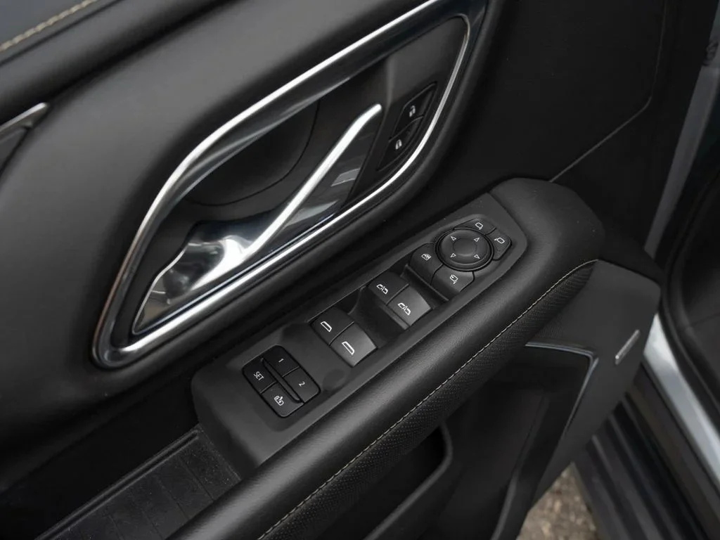 Used 2023 STERLING METALLIC GMC SLT image 17