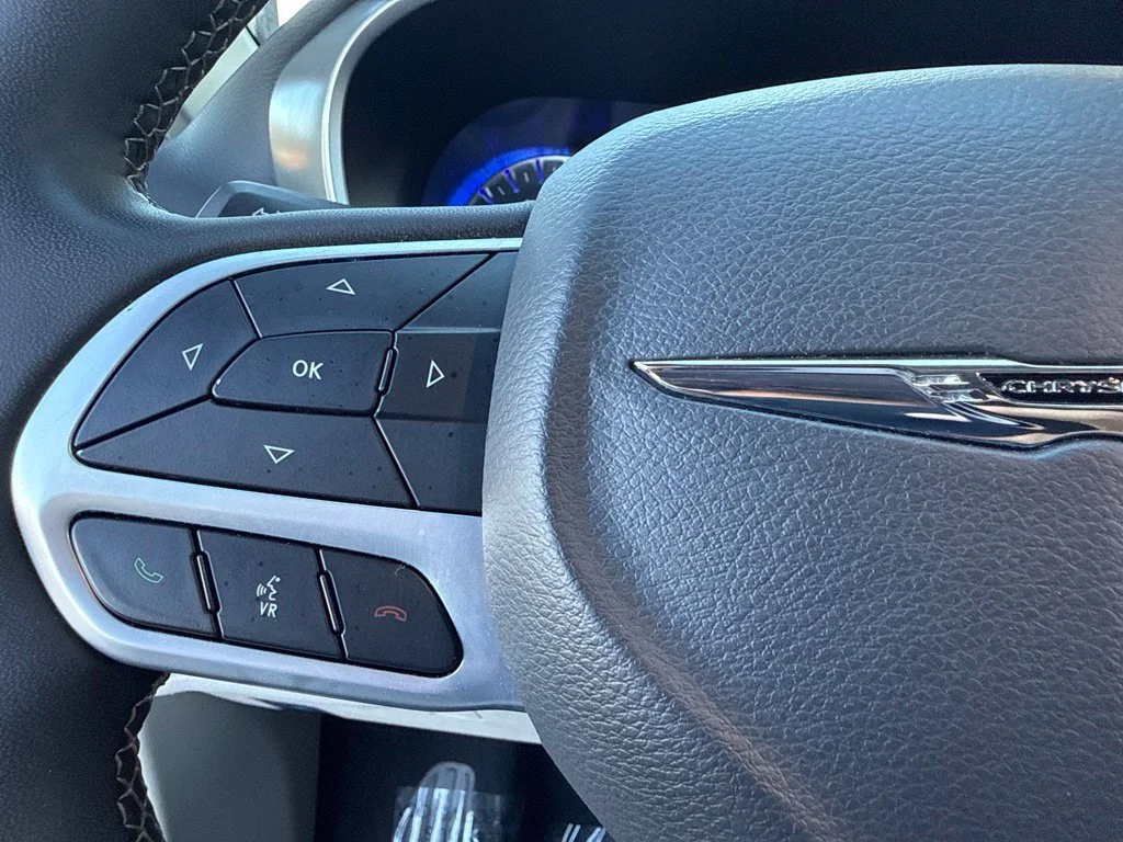 Used 2023 Black Chrysler Touring L image 19