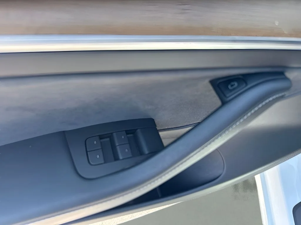 Used 2021  Tesla Standard Range Plus image 19