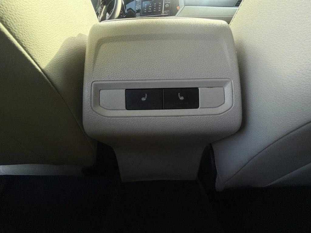 Used 2020 Black Uni Volkswagen SE Automatic image 22