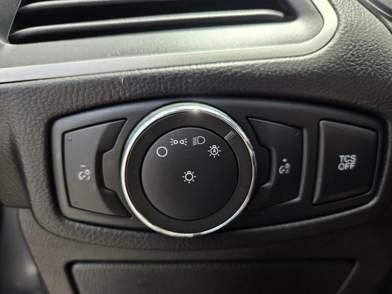 Used 2022 Silver Metallic FORD SE AWD image 31