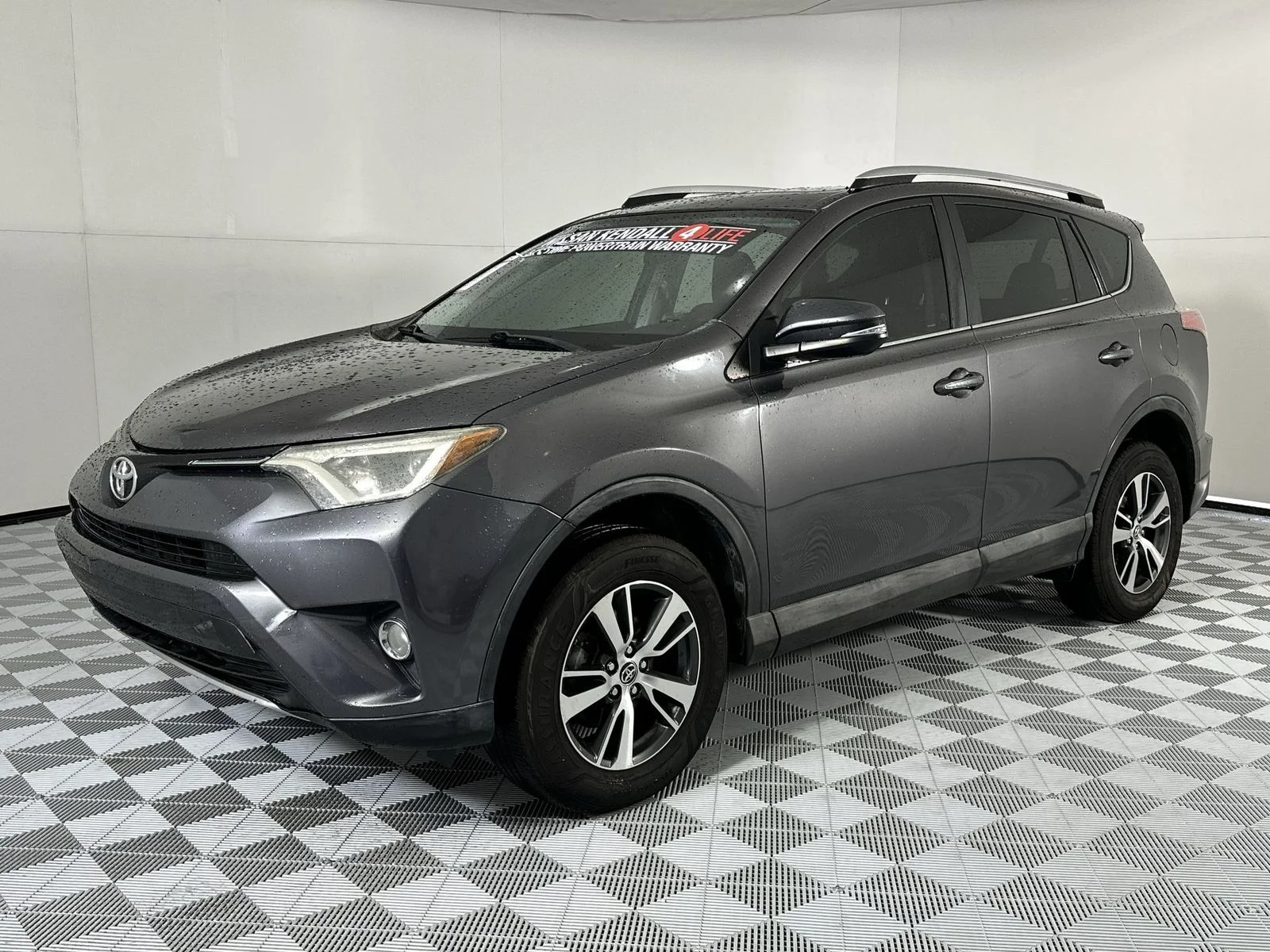 Used 2016 Gray Toyota XLE image 4