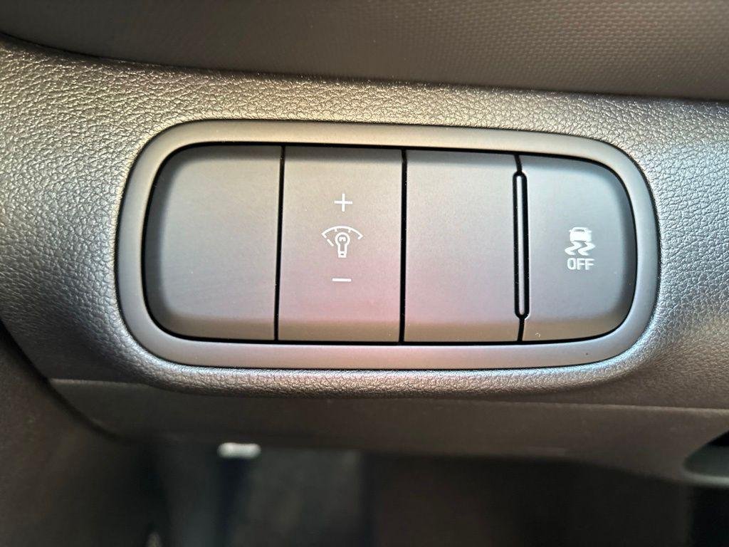 New 2026 White Hyundai SEL w/Two-Tone Roof image 19
