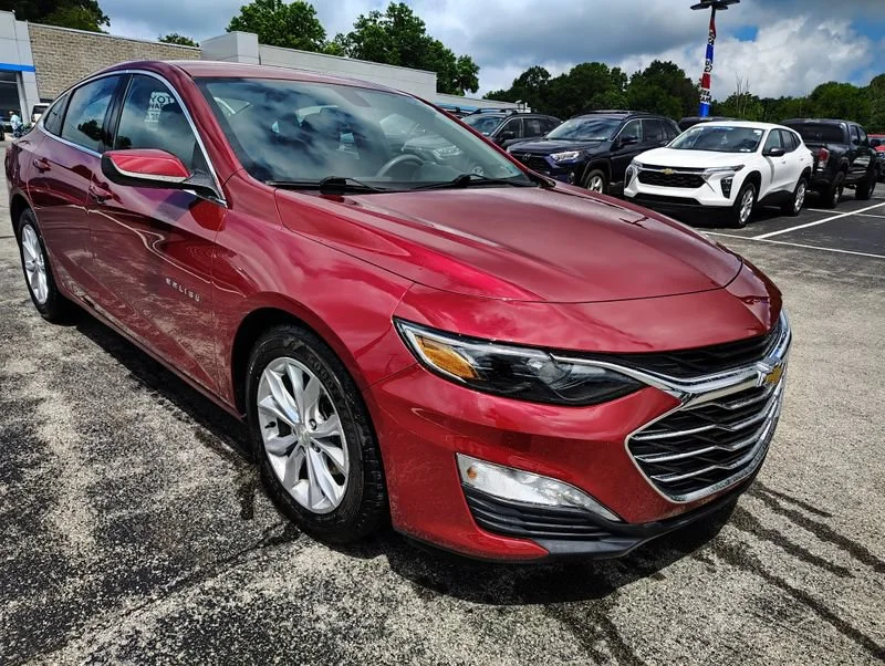Used 2019 CAJUN RED TINTCOAT Chevrolet LT image 3
