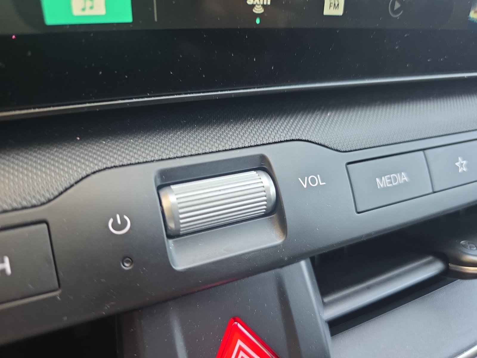 Certified Used 2025 Snow White Pearl Kia LX image 15