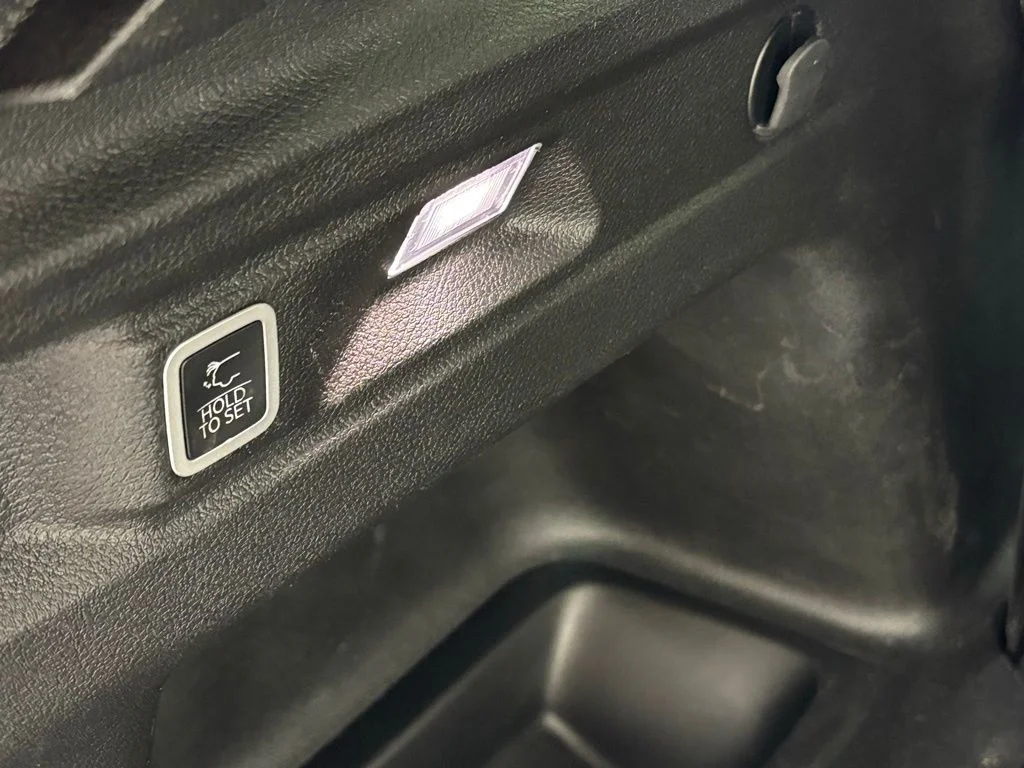 Used 2022 White Jeep Laredo image 39