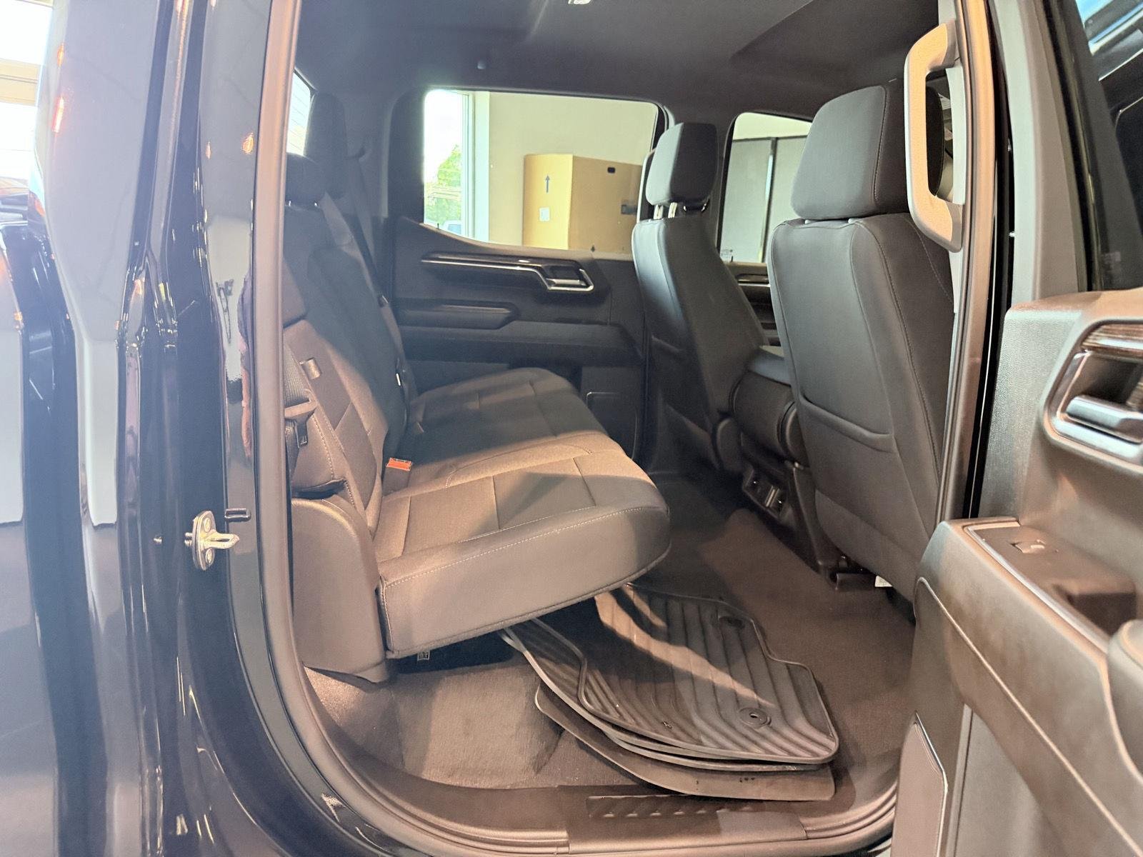 Used 2024 Onyx Black GMC Elevation image 25