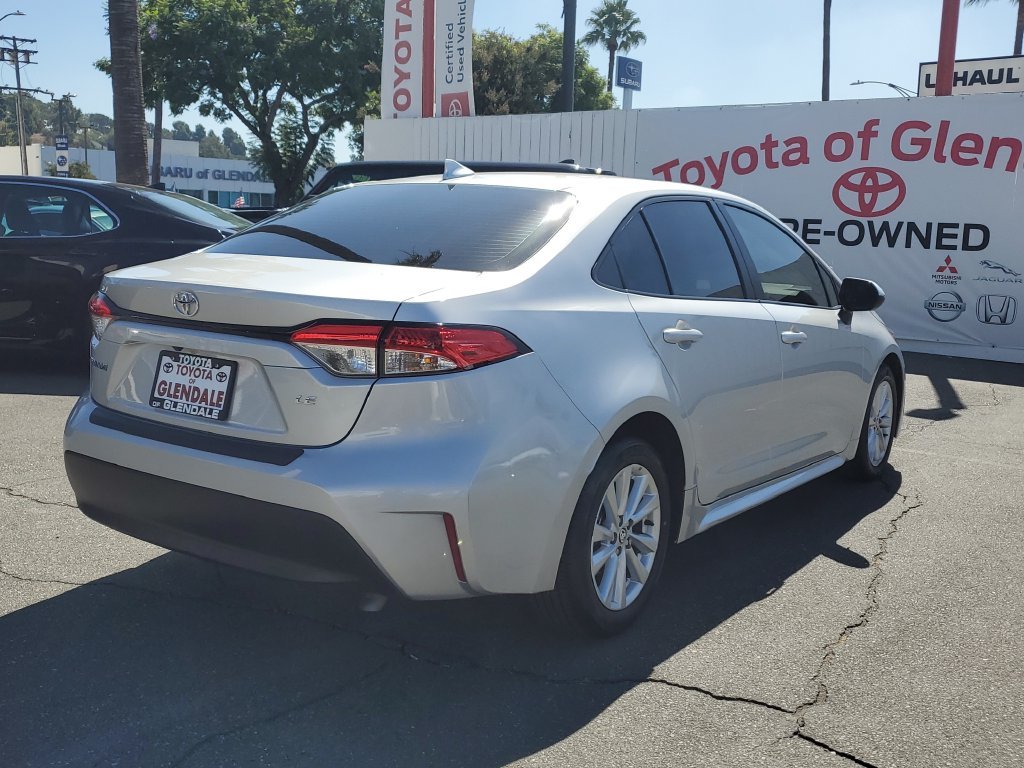 Certified Used 2025 Classic Silver Metallic Toyota LE image 4