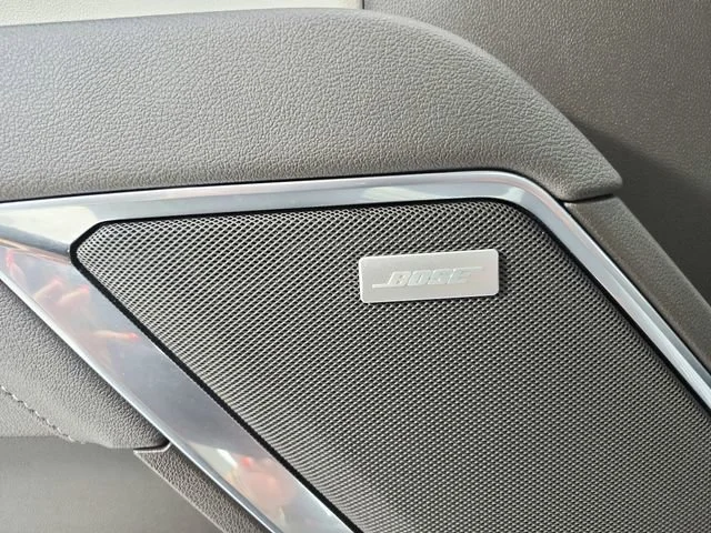 Used 2025 Summit White GMC SLT image 36
