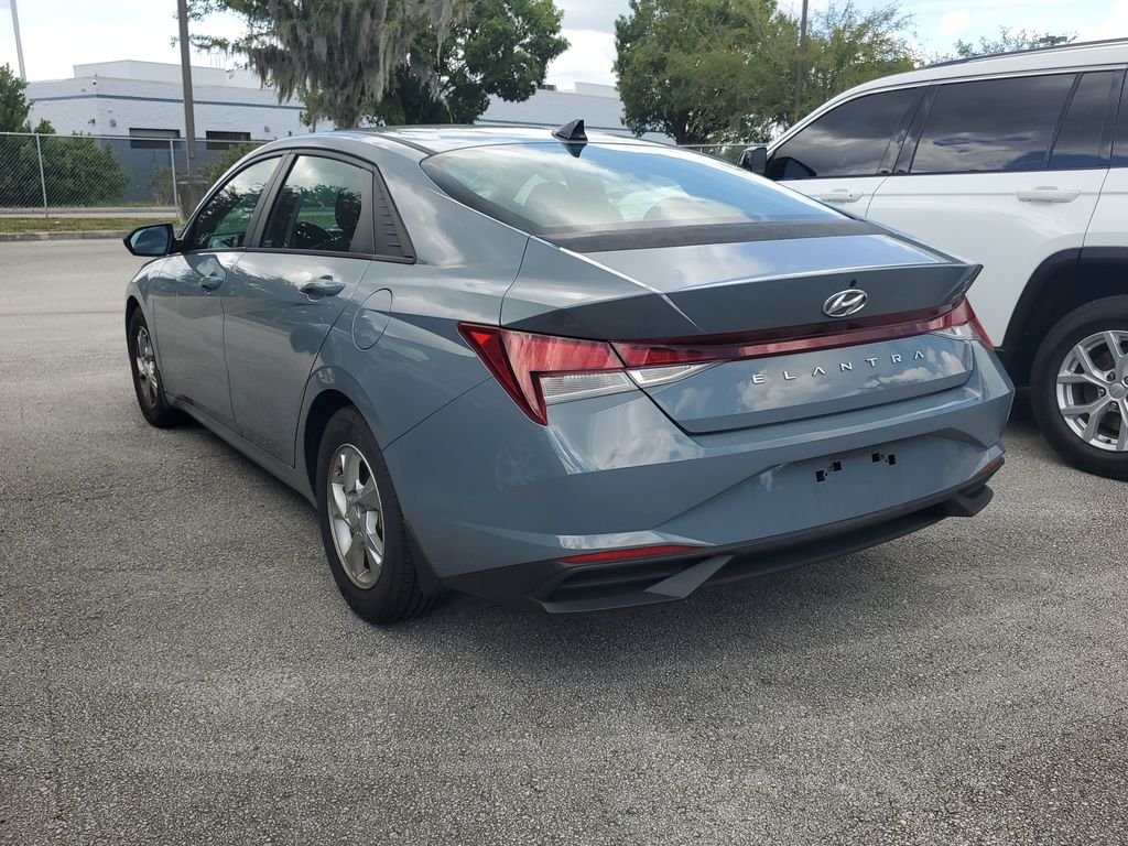 Used 2021 Gray Hyundai SE image 3