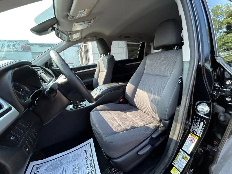 Used 2018 Black Toyota LE Sport Utility 4D image 43