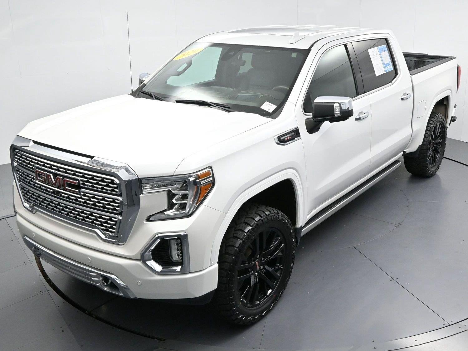 Used 2020 White Frost Tricoat GMC Denali image 43