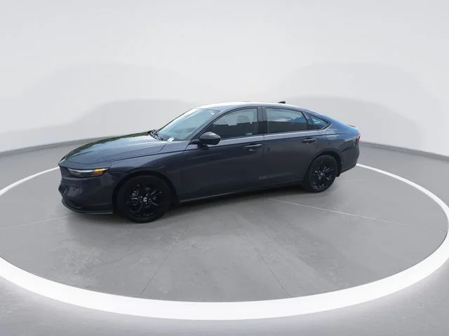 Used 2025 Gray Honda SE image 4