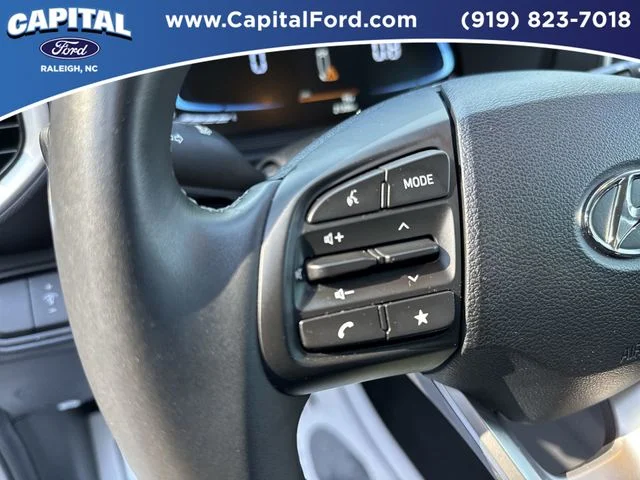 Used 2025 Silver Hyundai SEL image 23