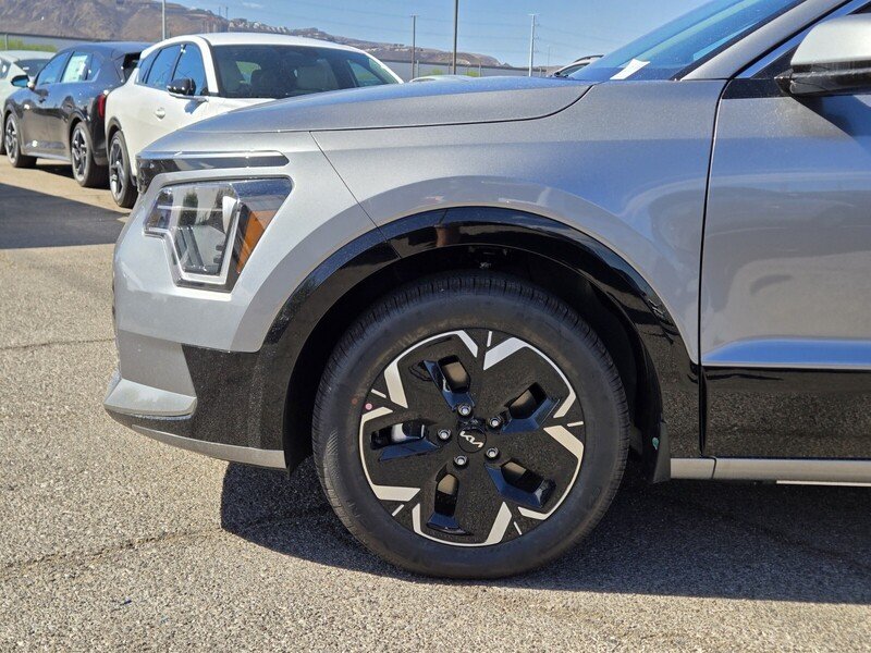 New 2026 Steel Gray Kia WIND image 5