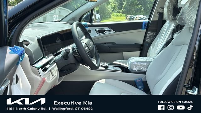 New 2027 Fusion Black Kia EX image 10
