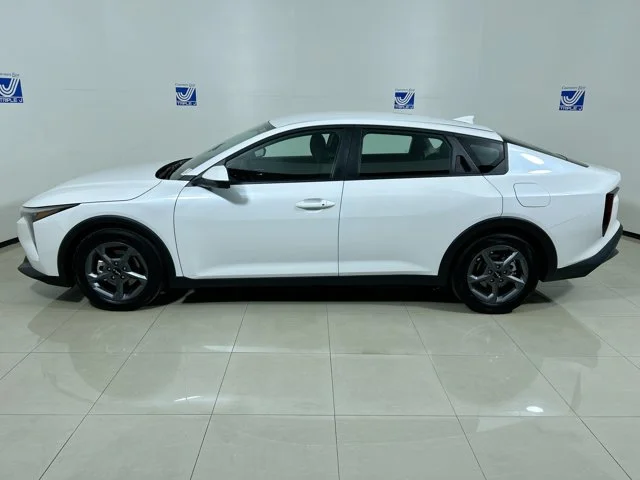 New 2026 SNOW WHITE PEARL Kia LXS image 2