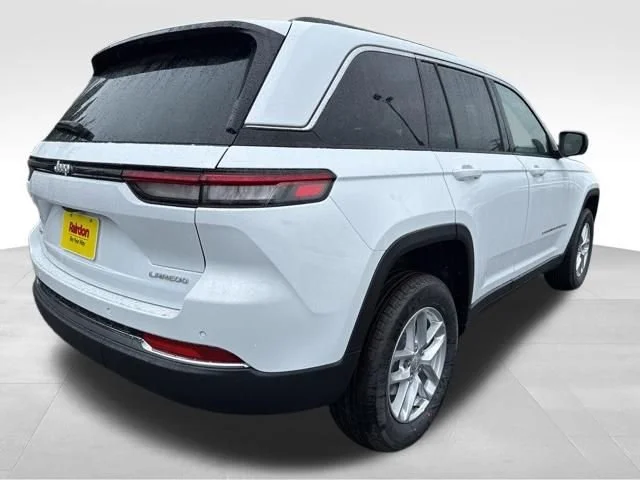 New 2026 Bright White Clear-Coat Exterior Paint Jeep Laredo X image 7