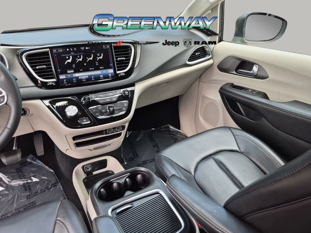 Used 2023 Brilliant Black Crystal Pearlcoat Chrysler Touring L image 11