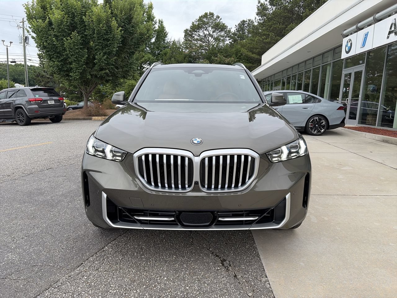 New 2026 Manhattan Green Metallic BMW xDrive40i image 3