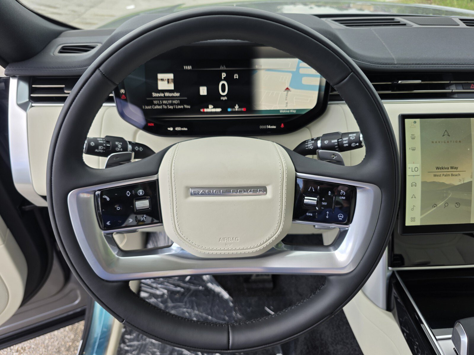 New 2027 Eiger Grey Land Rover P400 SE image 16