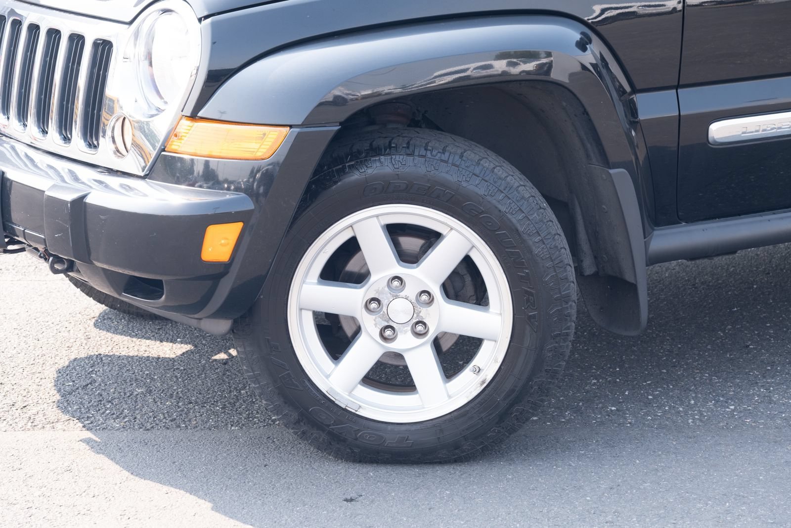 Used 2006 Black Jeep Limited image 8