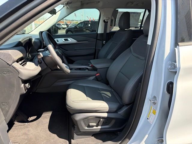 New 2026 Space White Metallic Ford Active image 33