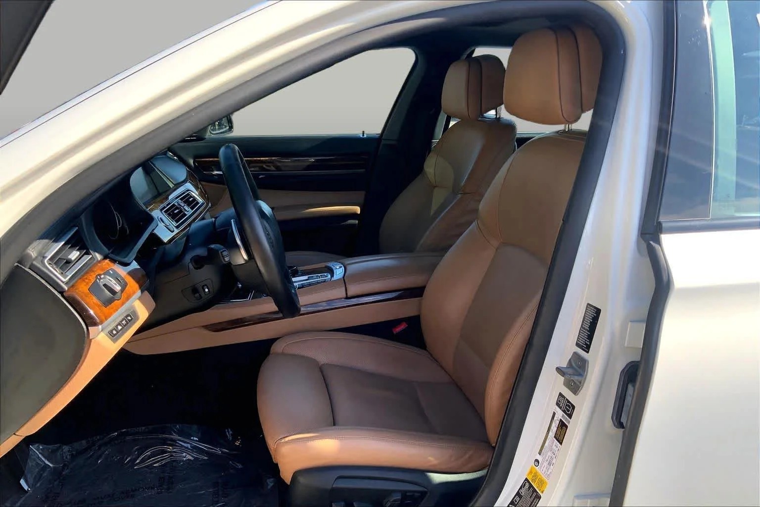 Used 2015 Alpine White BMW 750Li xDrive image 9