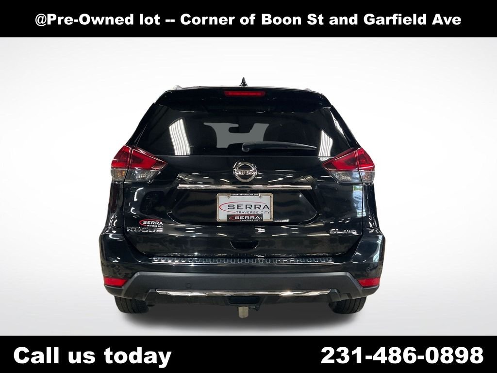 Used 2019  Nissan SL image 4