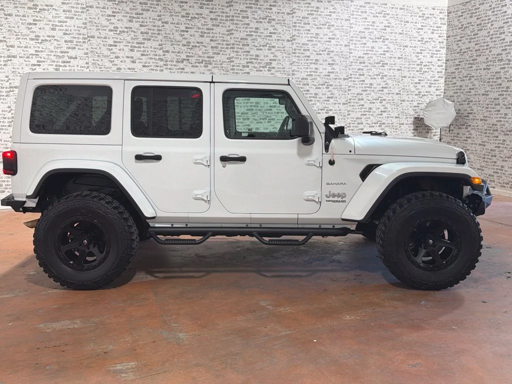 Used 2019 Bright White Clearcoat Jeep Unlimited Sahara image 8