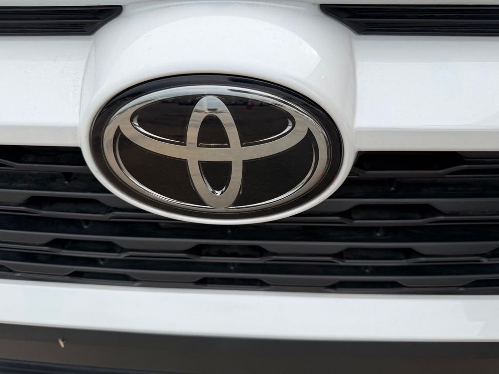 Used 2025 Beige Toyota XLE Premium image 3