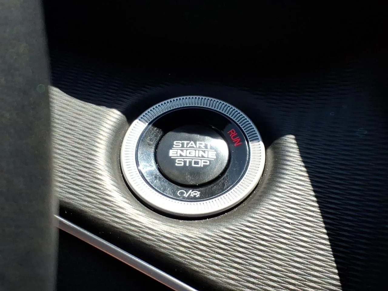 Used 2025 White Jeep Altitude image 8