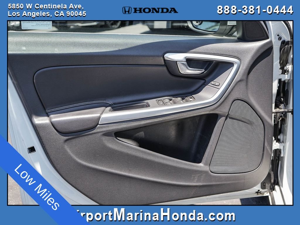 Used 2015 Crystal White Pearl Volvo T6 R-Design image 29