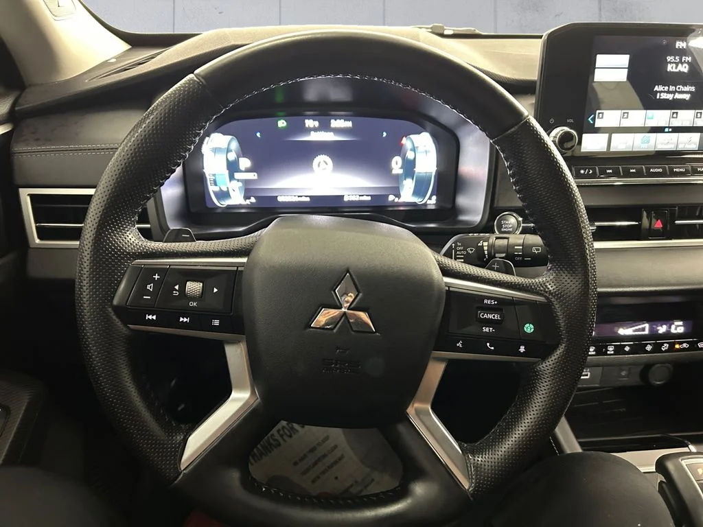 Used 2024 Blue Mitsubishi SE image 9