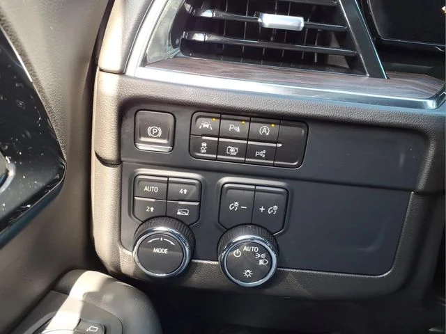Used 2025 Black Chevrolet LT image 26