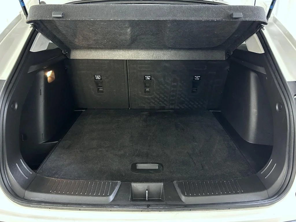 Used 2025 White Chevrolet LT image 21